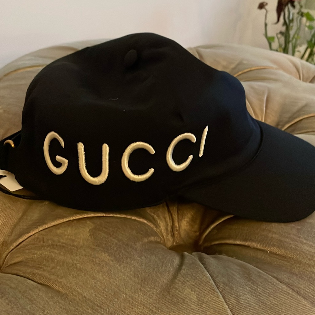 Gucci Black Baseball Cap With White Embroidered Logo